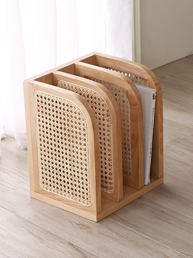 Libreria in legno e rattan