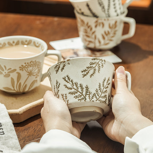 Tazze bianche decorate foglie ocra