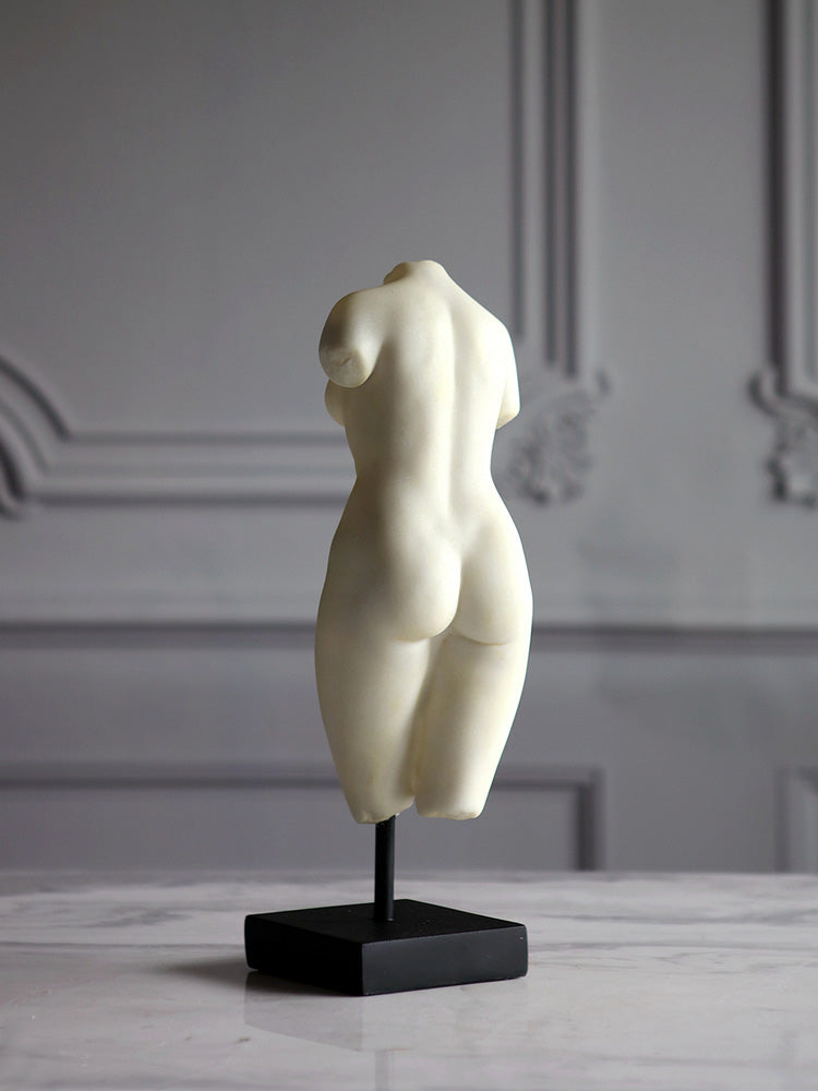 Statuetta bianca resina