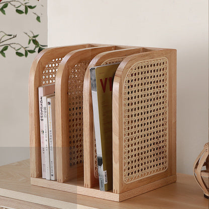 Libreria in legno e rattan