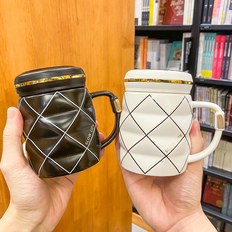 Tazza bianca e nera grande