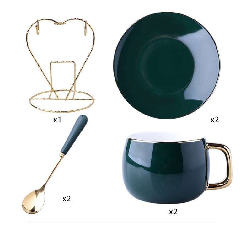 Tazza di ceramica con oro