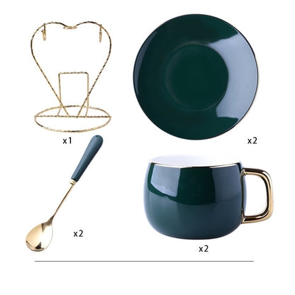 Tazza di ceramica con oro