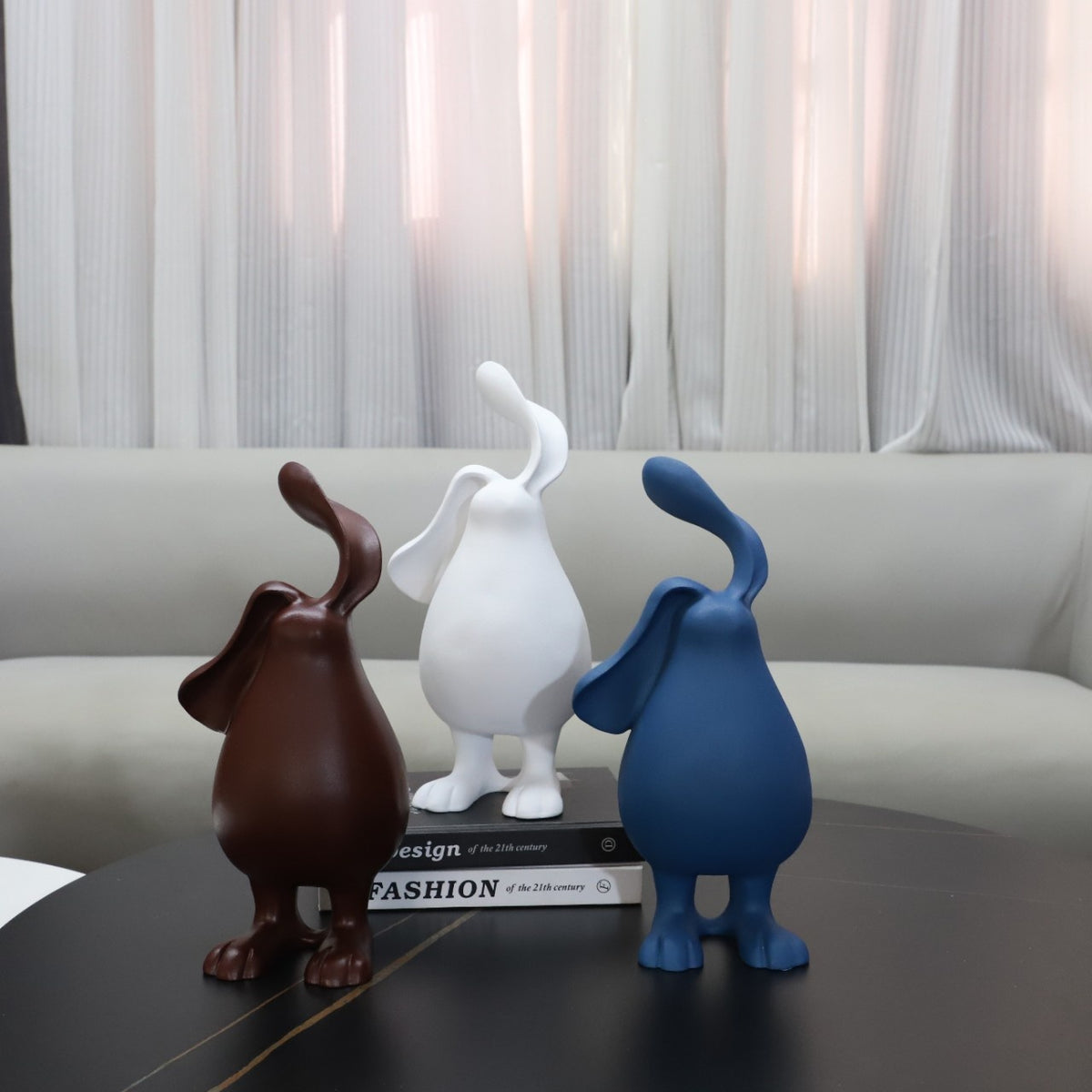 Sculture conigli marrone bianco blu