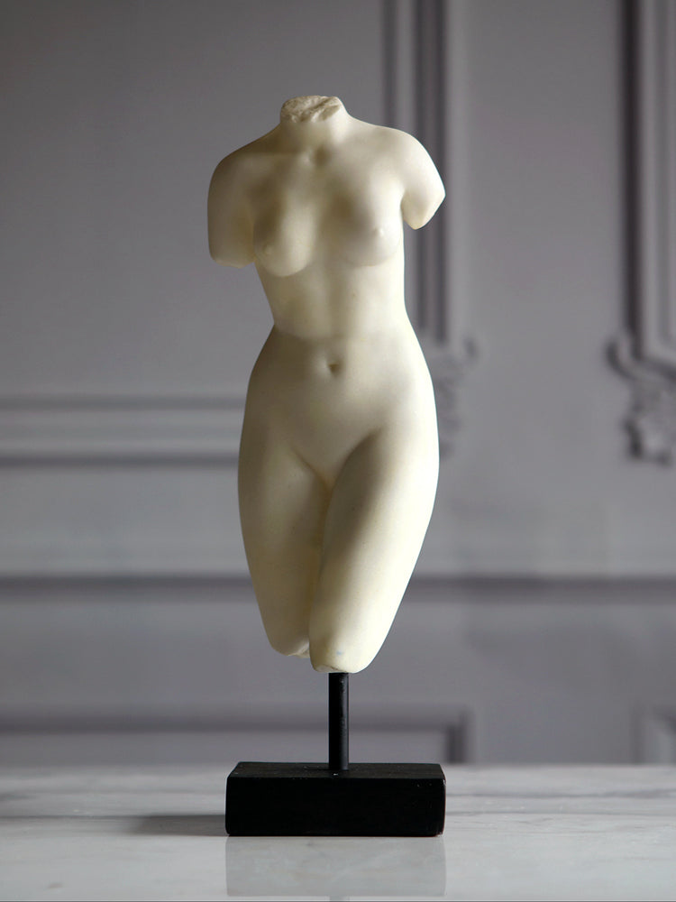 Statuetta bianca resina