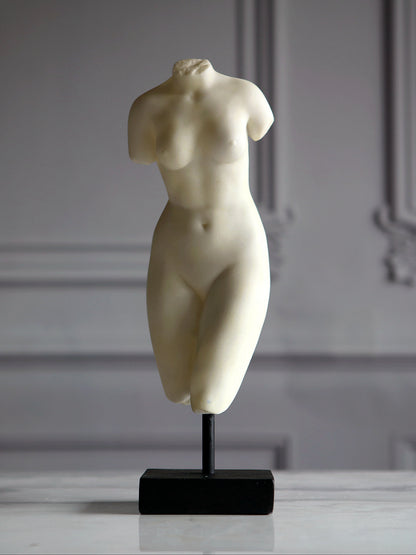 Statuetta bianca resina