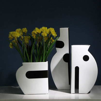 Ornamento in ceramica con fiori