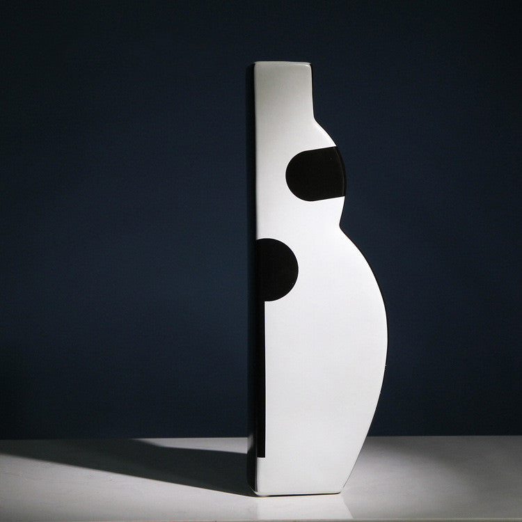Ornamento in ceramica con fiori