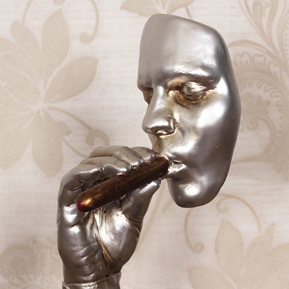 Scultura in marmo uomo che fuma