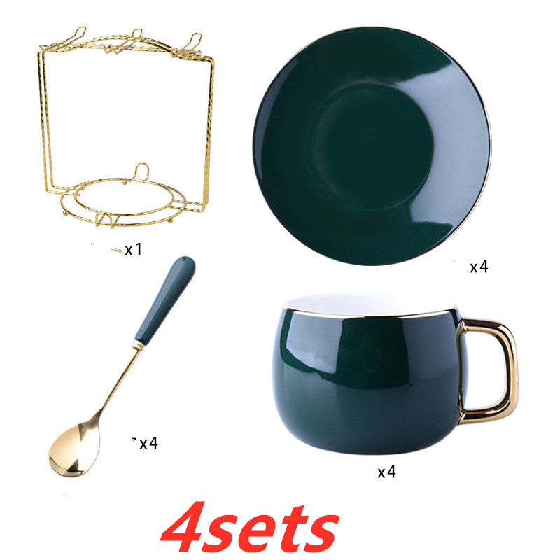 Tazza di ceramica con oro