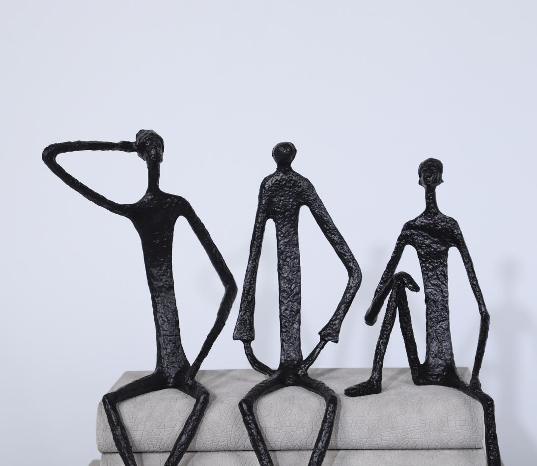 Scultura ferro uomo seduto