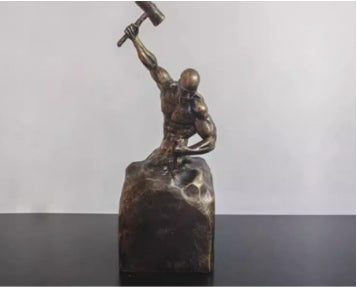 Figure astratte atletiche con martelli