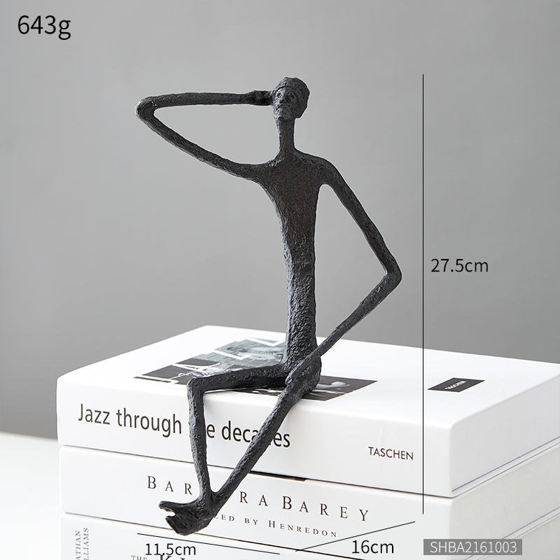 Scultura ferro uomo seduto