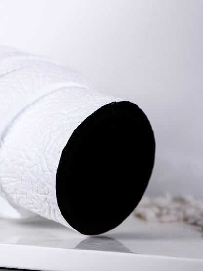 Vaso bianco irregolare