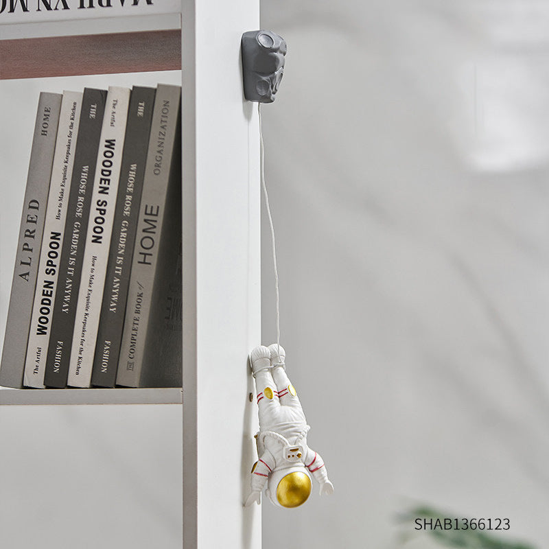Statua astronauta moderna