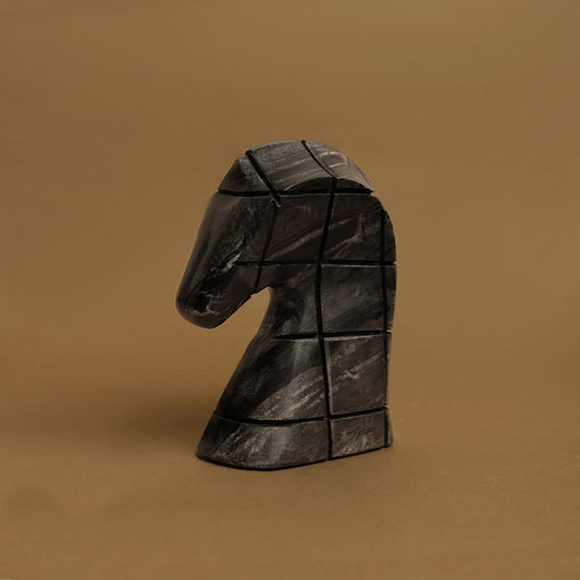Testa di cavallo in marmo nero