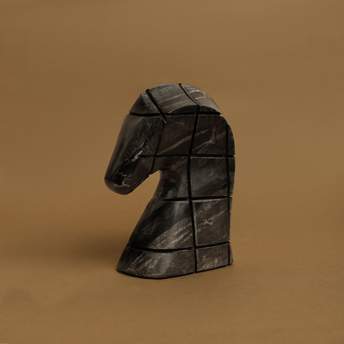 Testa di cavallo in marmo nero