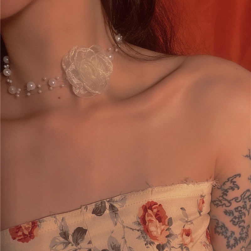 Collana rose tema francese retrò