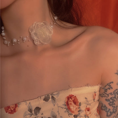 Collana rose tema francese retrò