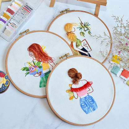 Quadro ricamato danza tra fiori