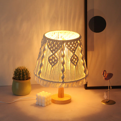 Lampada da comodino intrecciata