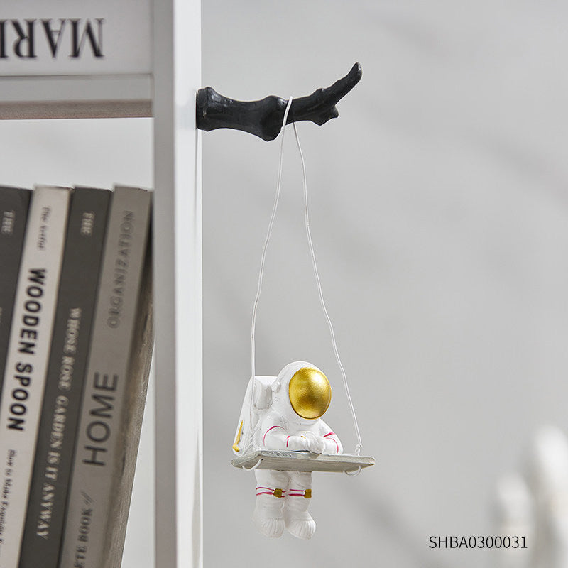 Statua astronauta moderna