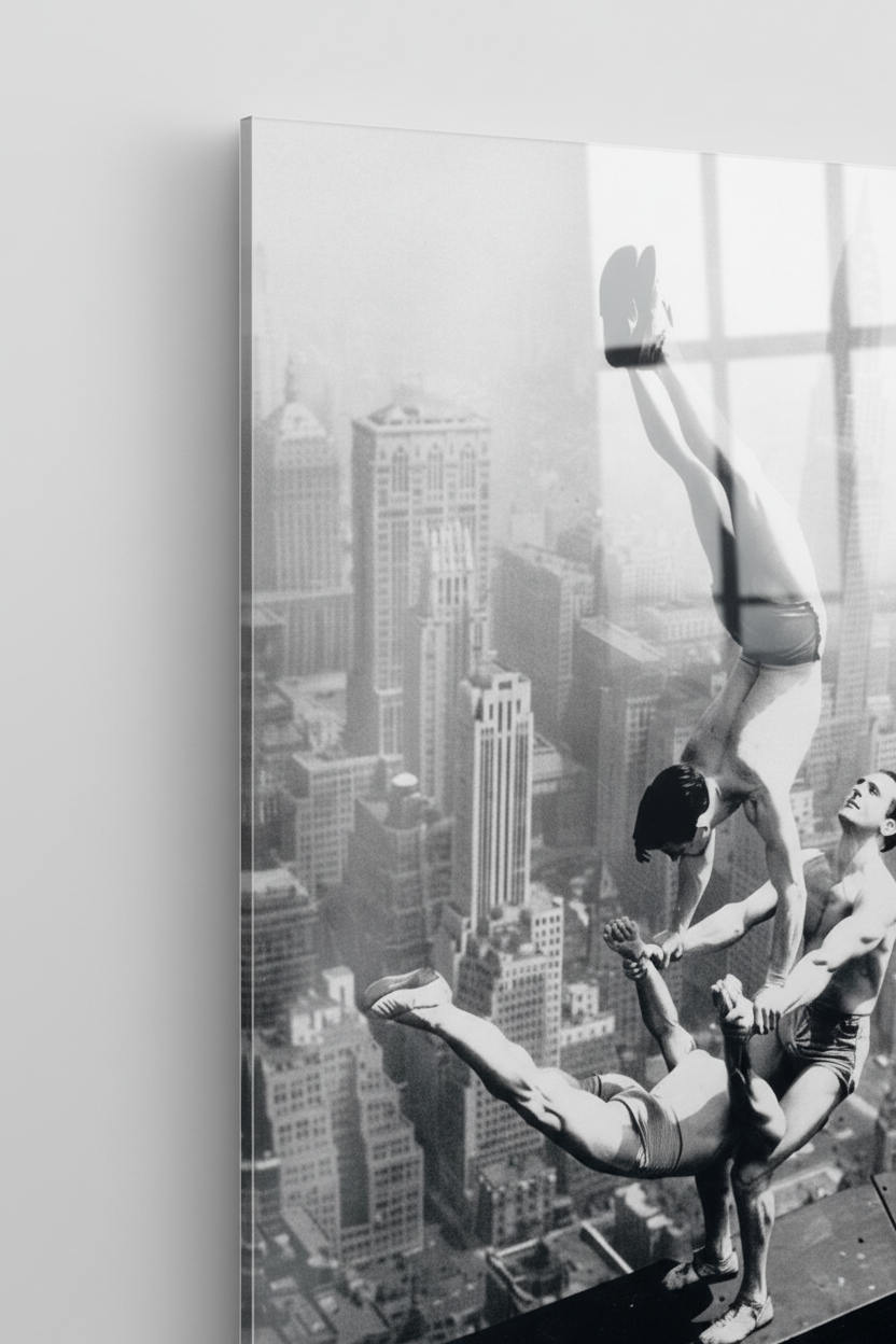Acrobats at the Empire State Building - cm 50x70 - Pannello Acrilico