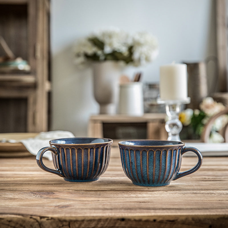 Tazza con cucchiaio colorato