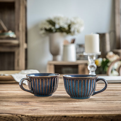 Tazza con cucchiaio colorato