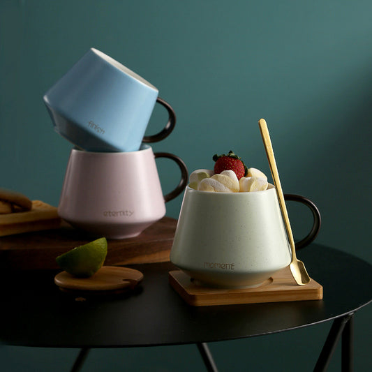 Tazza ceramica Nordica con coperchio