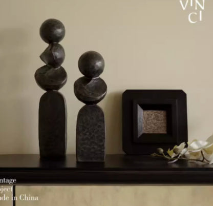 Scultura astratta nera