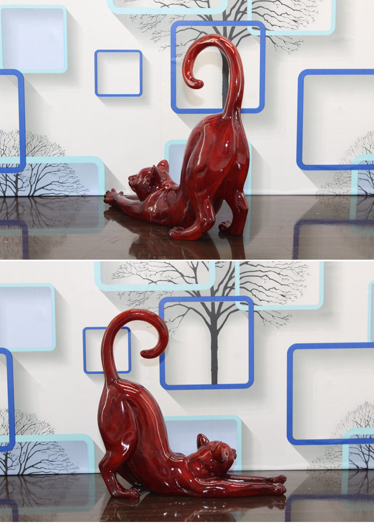 Gatto ceramica rosso disteso