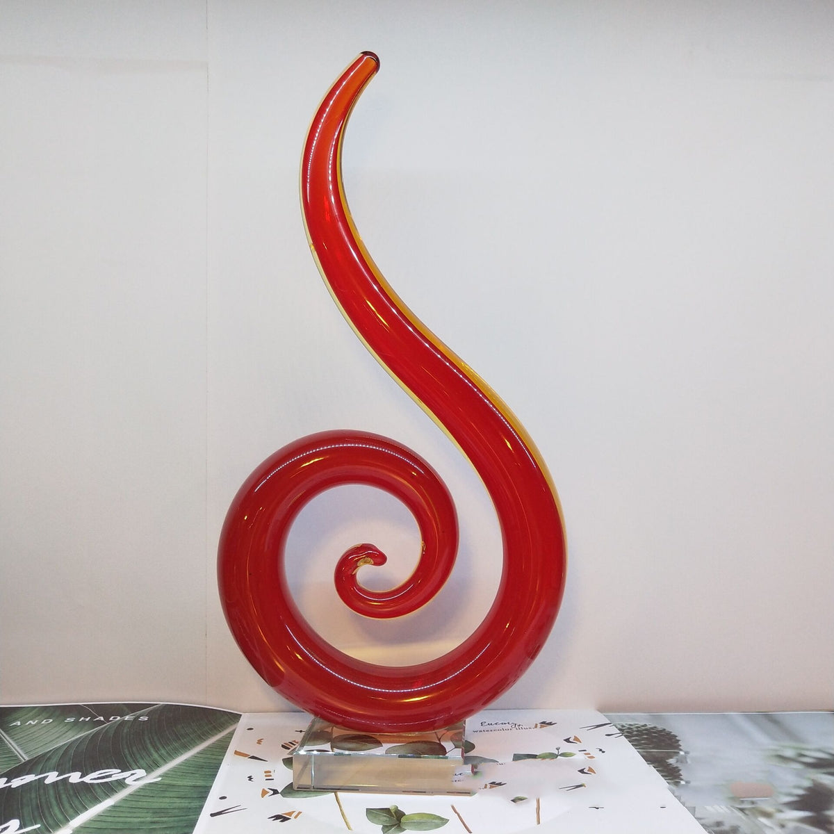 Scultura vetro rosso a doppia spirale