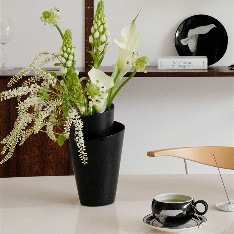 Vaso in resina minimalista