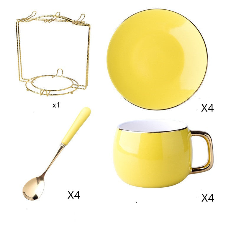 Tazza di ceramica con oro