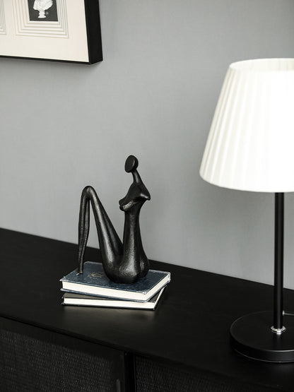 Scultura figura nera astratta lucida