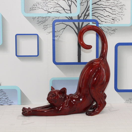 Gatto ceramica rosso disteso