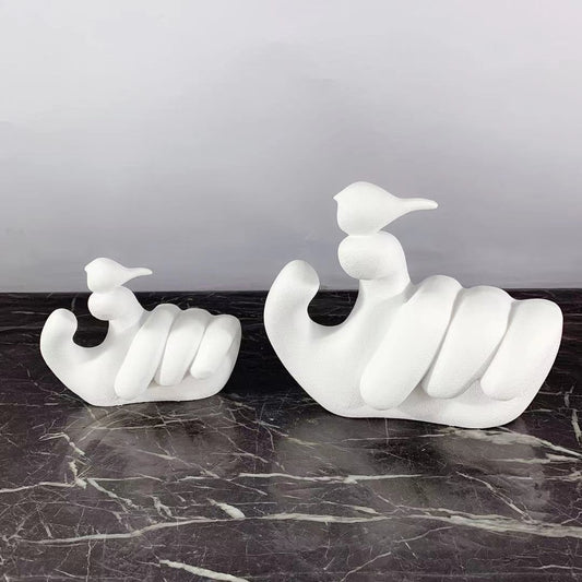 Scultura mano uccello