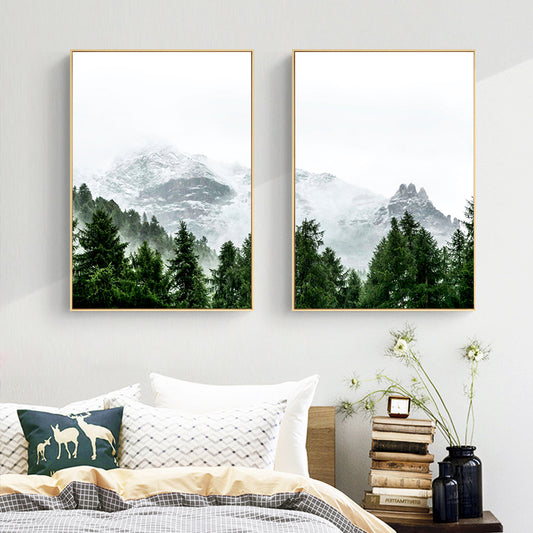 Quadro su tela Montagne nebbiose in foresta