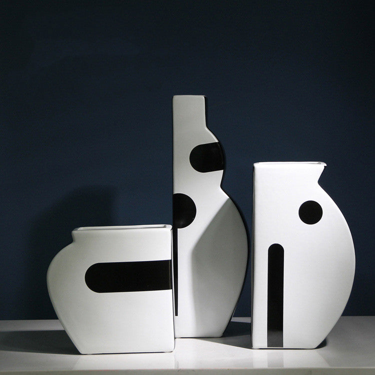 Ornamento in ceramica con fiori