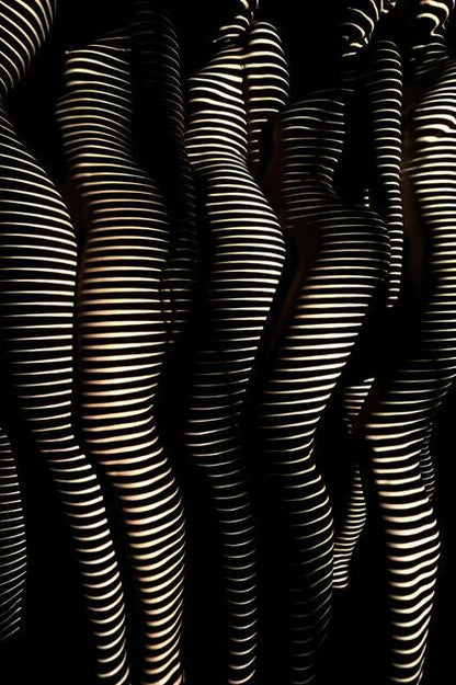 Pannello nero linee ondulate dorate