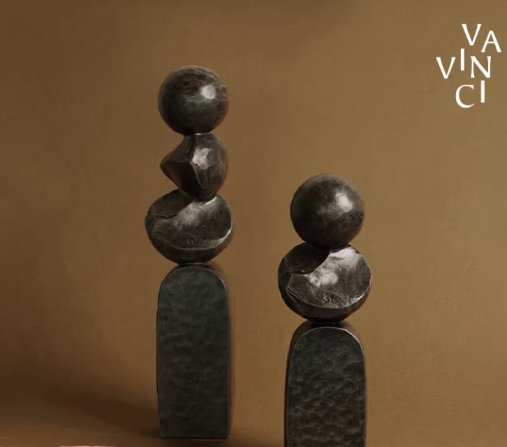 Scultura astratta nera